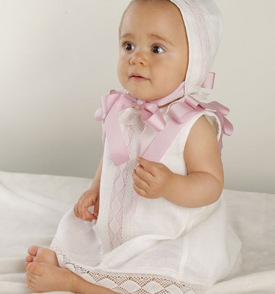 Vestido para bebé de lino marfil con bolillo