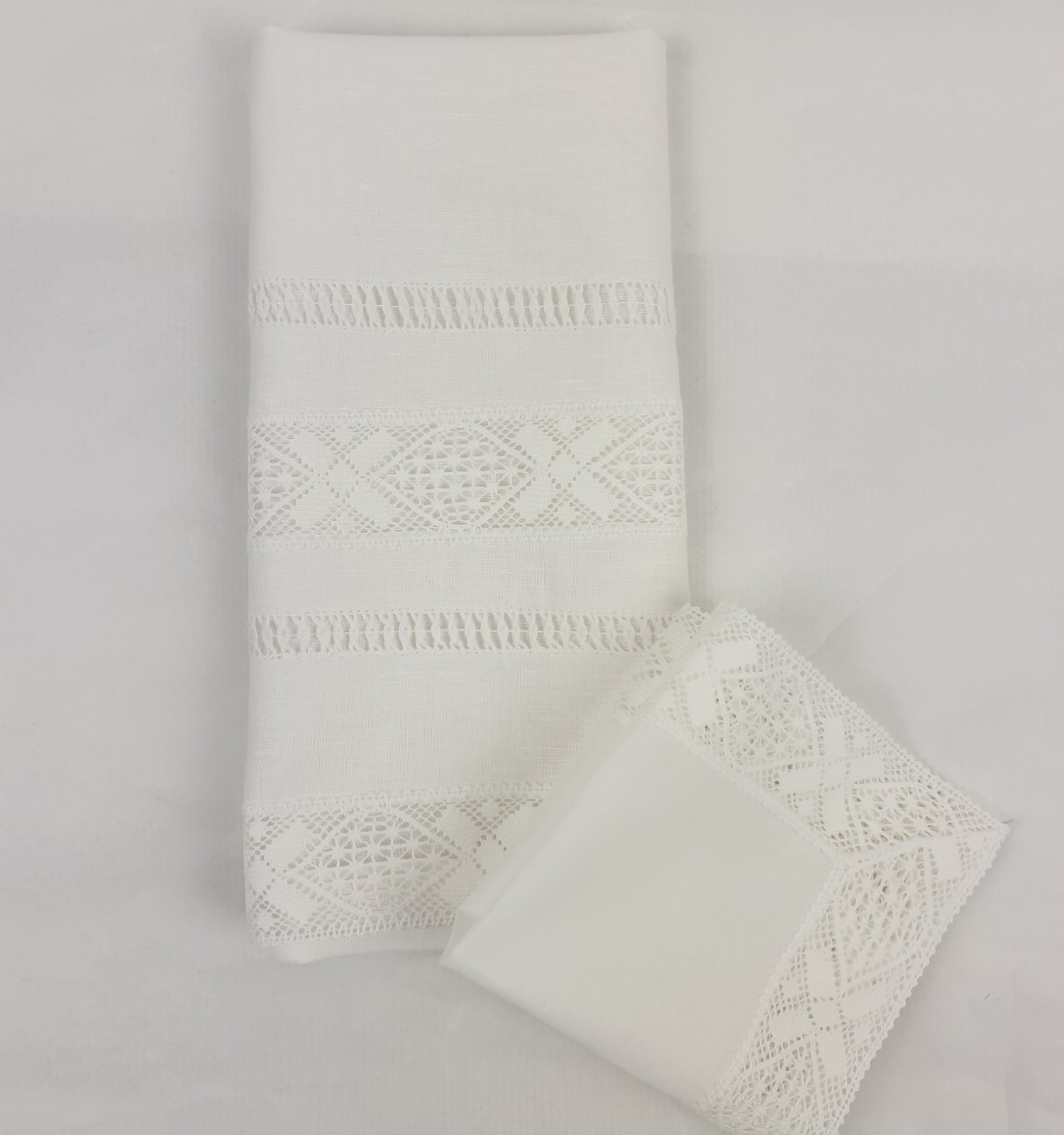 Pack of christening, towel and scarf cenefa lace