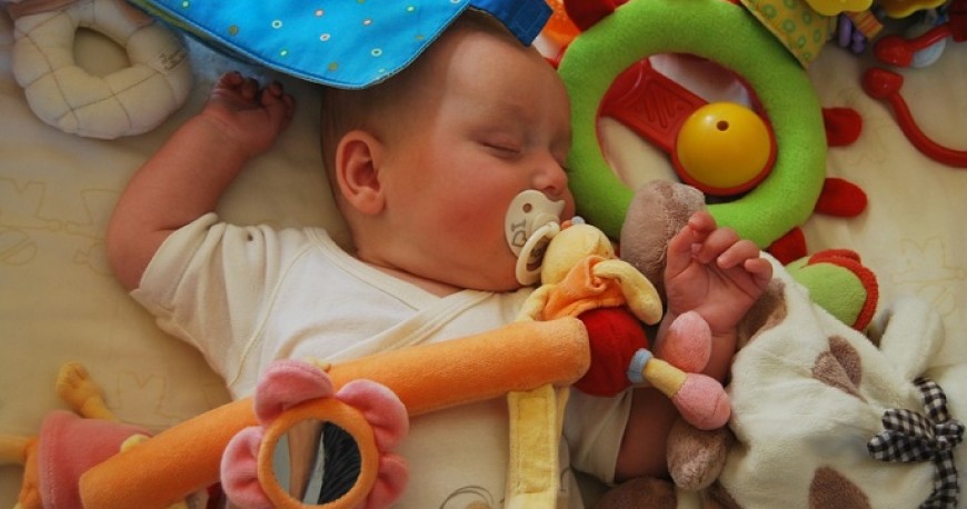 ¿Cómo se desarrolla los bebés a través de los juguetes? 