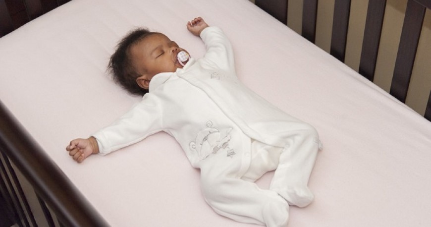 ¿Cuándo pueden dormir los bebés con peluches?