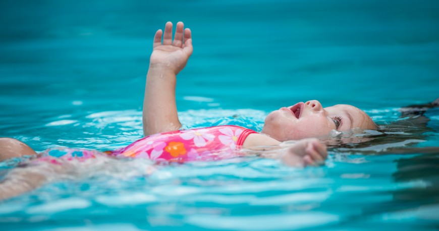 Beneficios de la piscina para los bebés